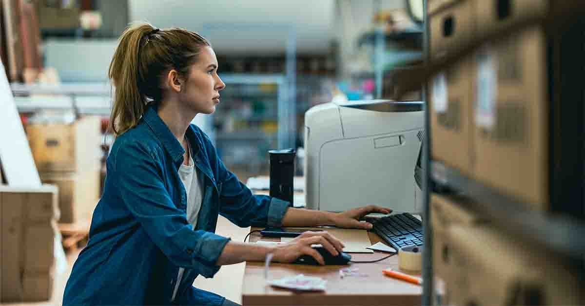 CalcuQuote_Stock image_People warehouse 1_1200x628px_2026