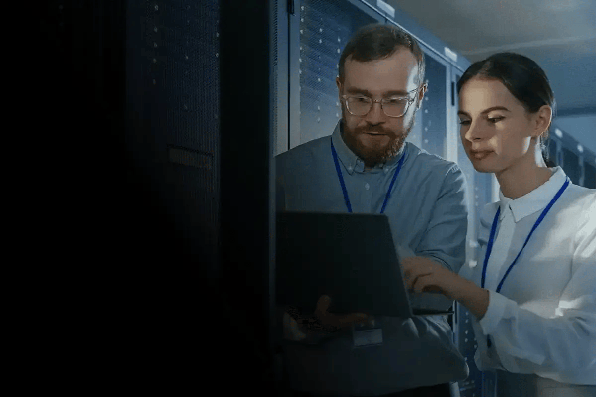 A man and a woman working with DHCP Analysis in Telecommunications