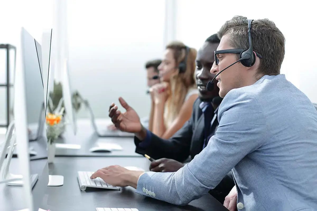 Telecom Support Engineers working with 5G NSA networks