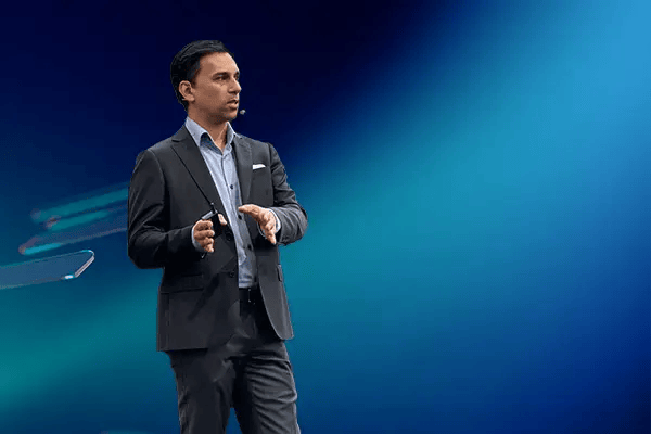 Asparuh "Aspe" Rashid presenting with a New Aurora as background