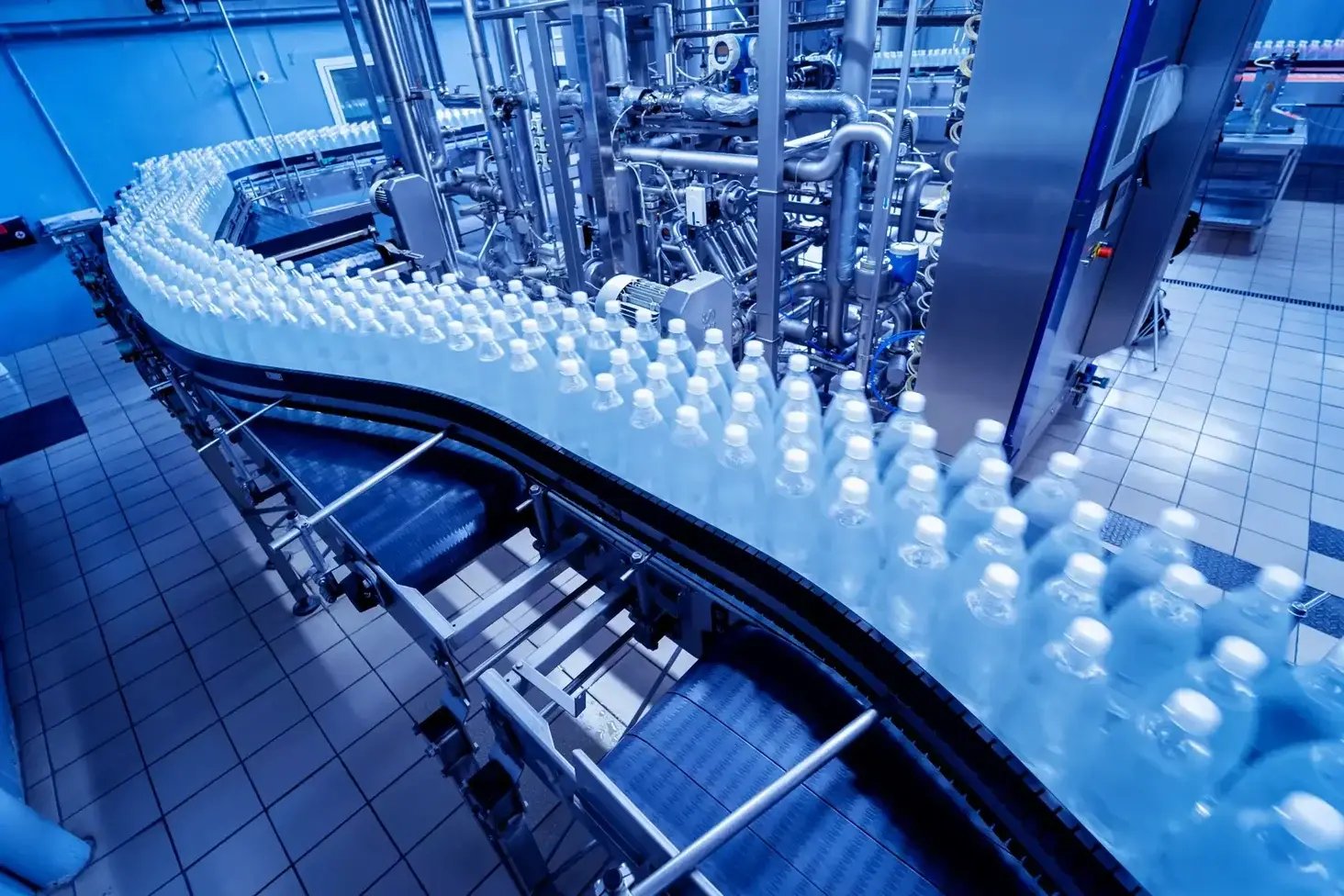 conveyor-belt-with-bottles-drinking-water-modern-beverage-plant-1