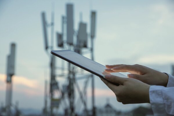 telco-hands-1-1