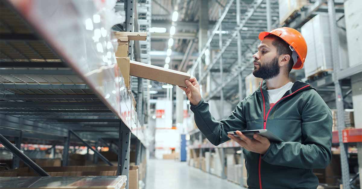 CalcuQuote_Stock image_People warehouse 4_1200x628px_2026