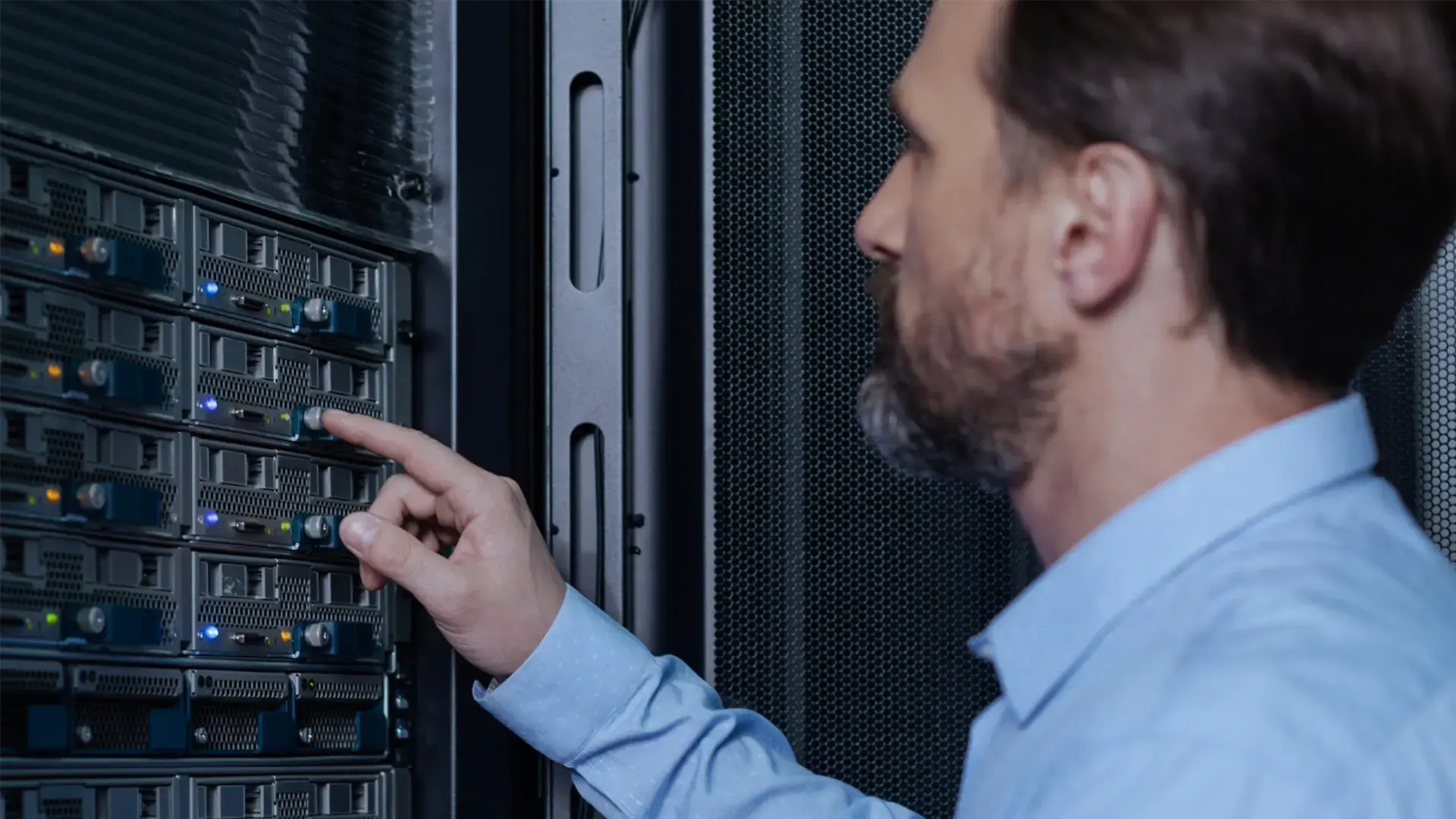 Polystar_Expertise_Telecom_202510_1920x1080_iStock-2186528335_RF copy
